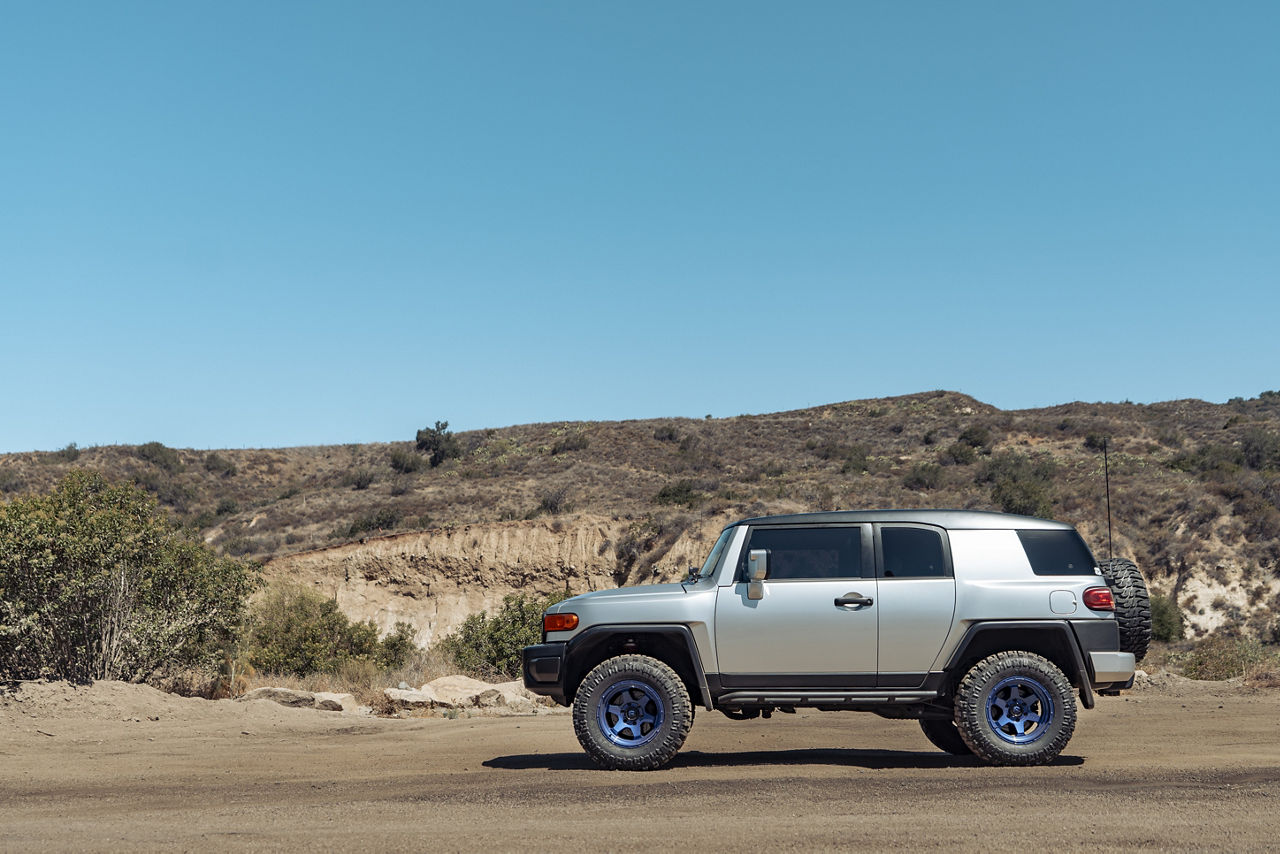 2010 Toyota FJ Cruiser - Fuel SHOK - Blue | Fuel Off-Road Wheels